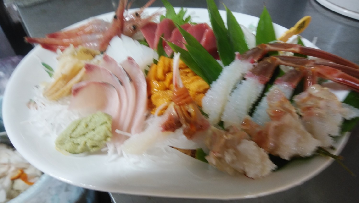 旬のお造り盛り合せ（かに、ウニ、甘エビ）